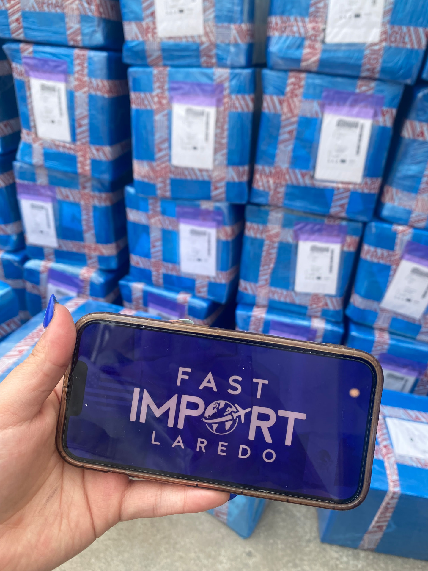 Paquetes embalados y etiquetados listos para envío a México